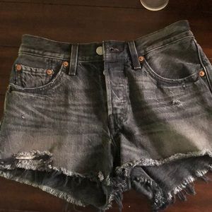 501 Levi mid/ high rise light black shorts